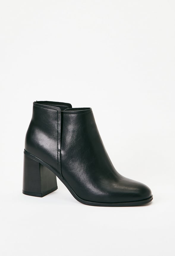 Rae Pointed Toe Ankle Boot Black