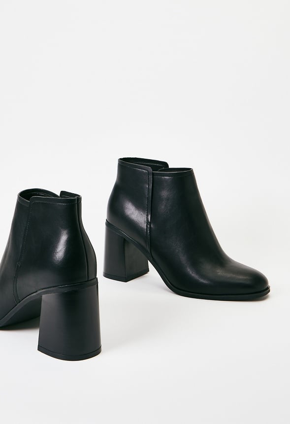 Rae Pointed Toe Ankle Boot Black