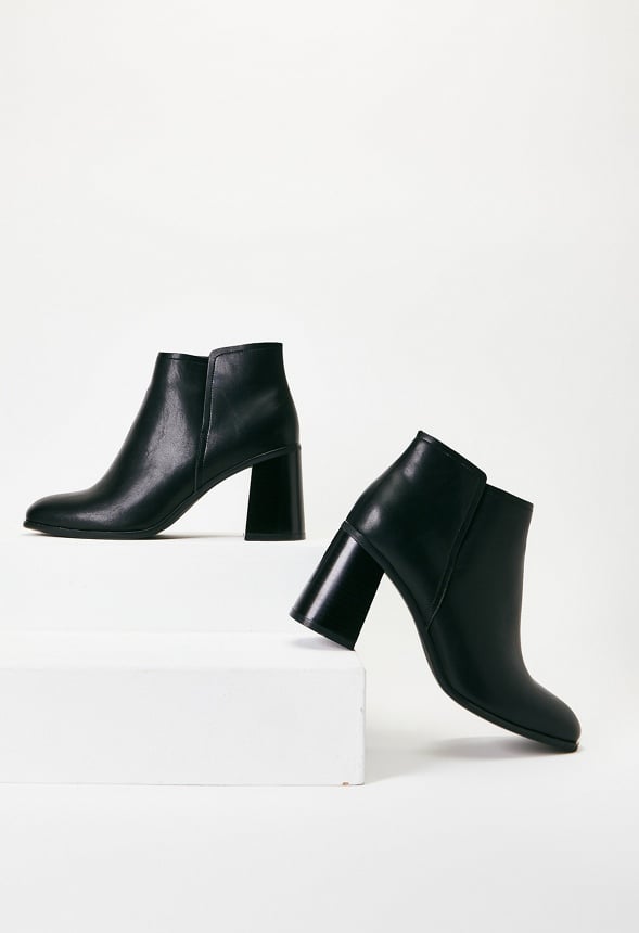 Rae Pointed Toe Ankle Boot Black