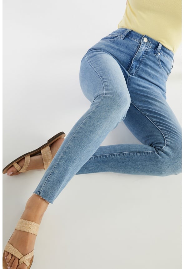Lauren High-Waisted Curvy Tummy Tamer Jeans Issue