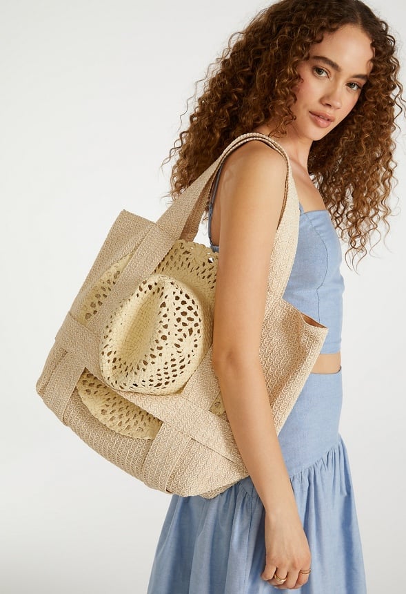 Traveling Raffia Bag Natural Raffia